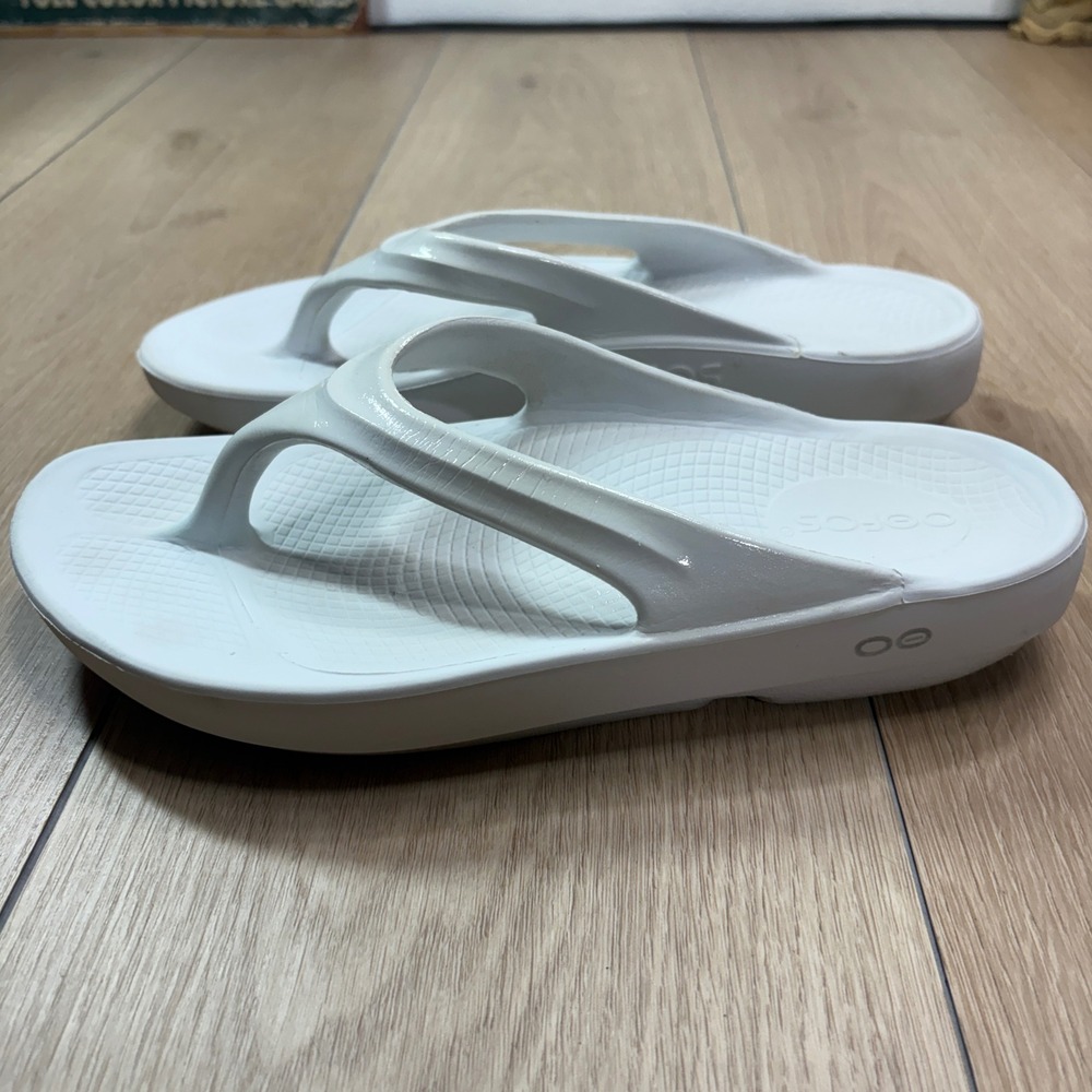 Oofos OOlala White Recovery Sandals Womens Size 8 Thong Flip Flops EU 39 - Picture 4 of 7